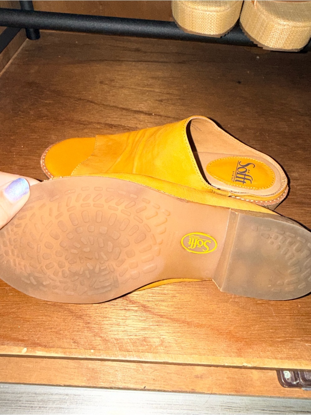 Sofft yellow leather slides sandals 7 - Picture 4 of 4